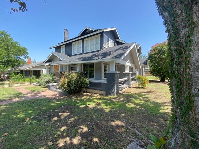 Building Photo - 1439 E Highland Blvd