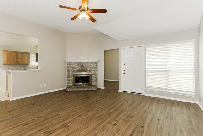 Foto del edificio - 1211 Old Knoll Dr