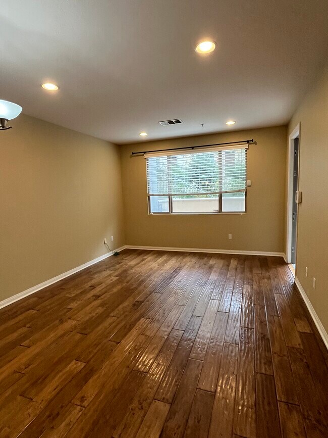 Foto del edificio - 3887 Pell Pl