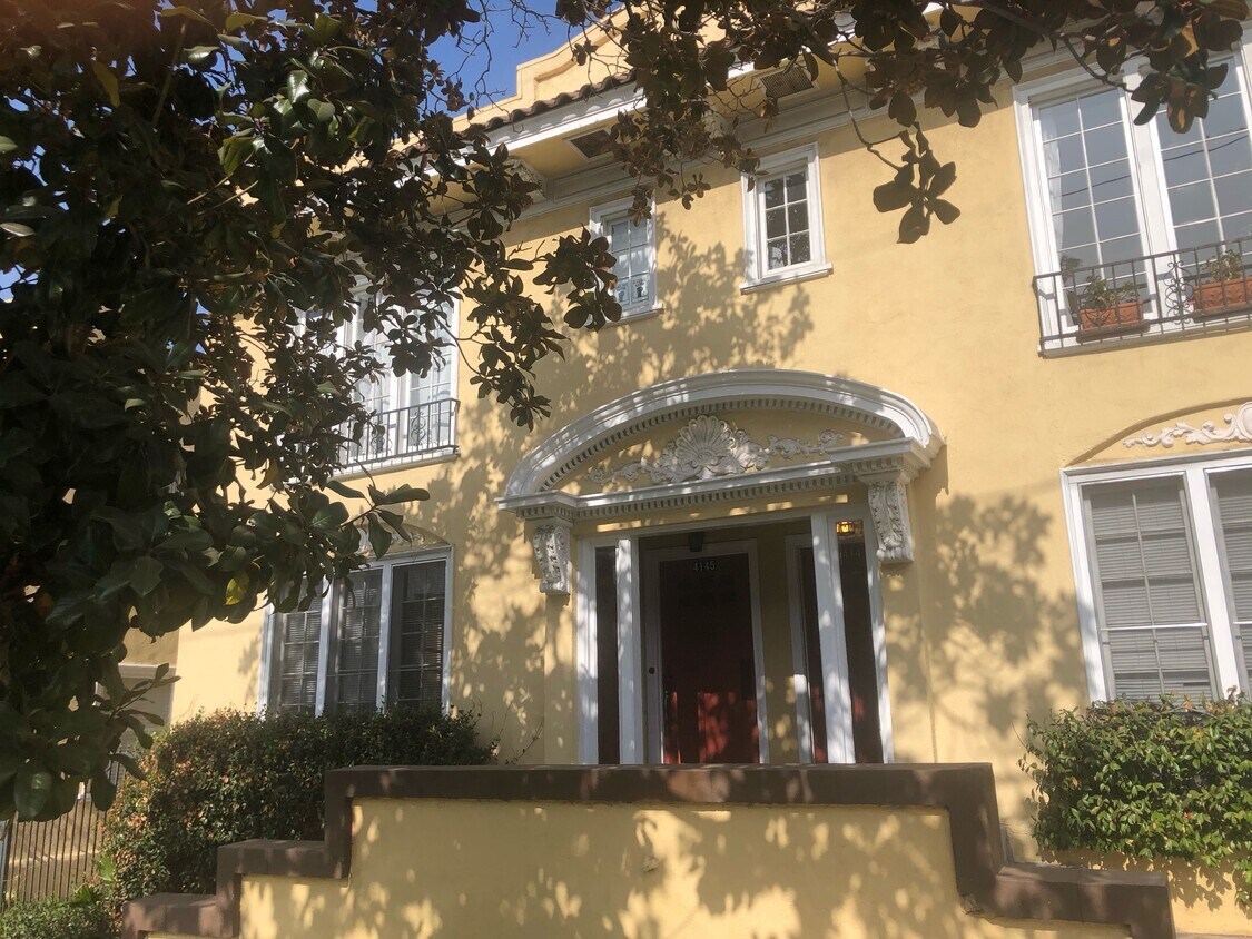 Facade - 4141 Rosewood Ave