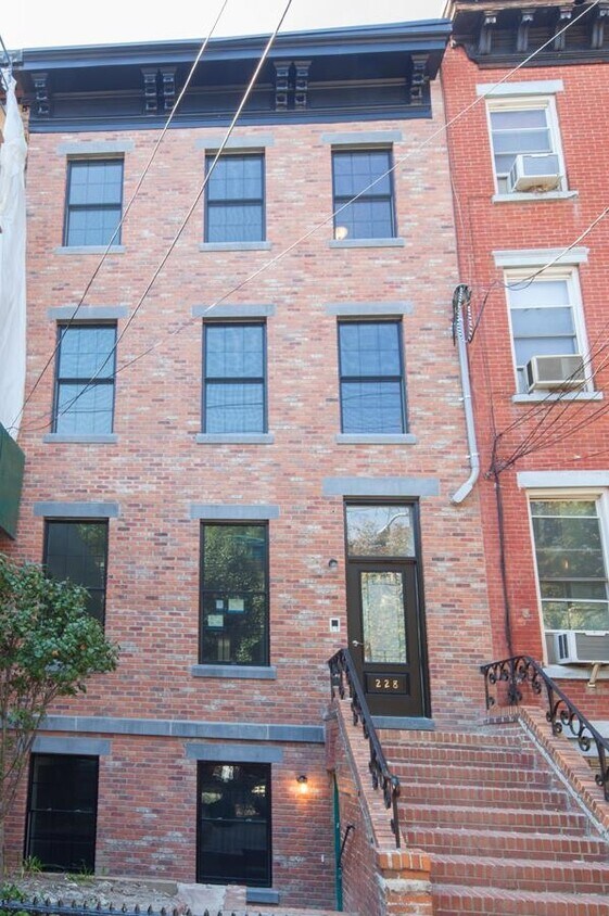Building Photo - 228 Garden St