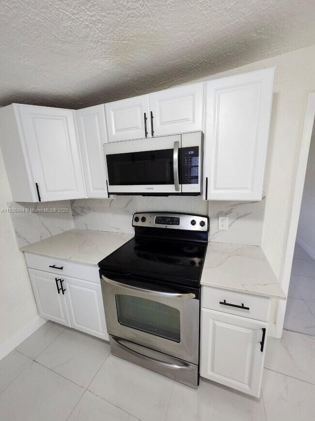Foto del edificio - 1732 NW 80th St