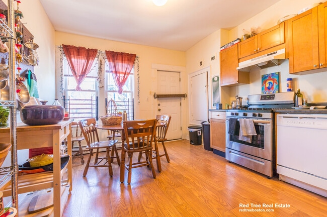 Photo - 48 Green St Apartment