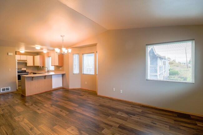 Building Photo - 651 NE Ellis Way