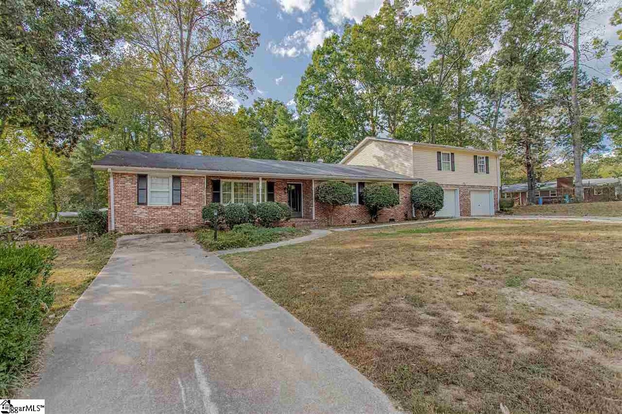 Foto principal - 14 Dickens Ln