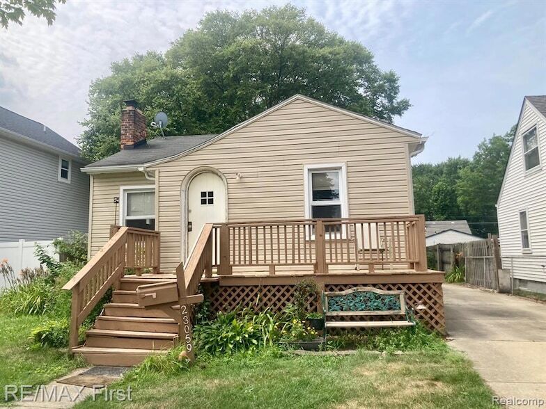 Foto principal - 23059 Davey Ave