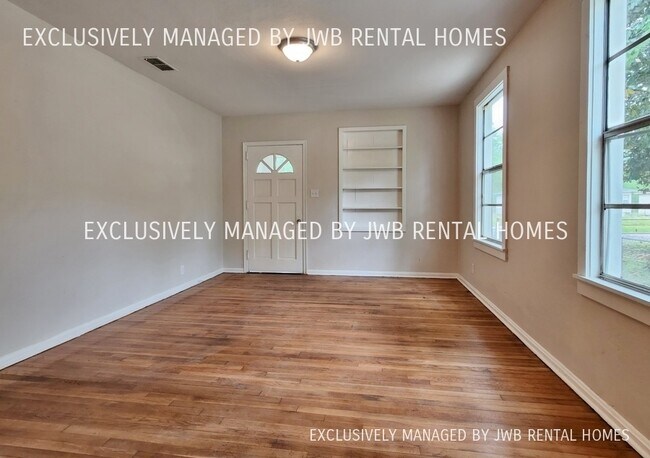 Building Photo - 2021 Prospect St W