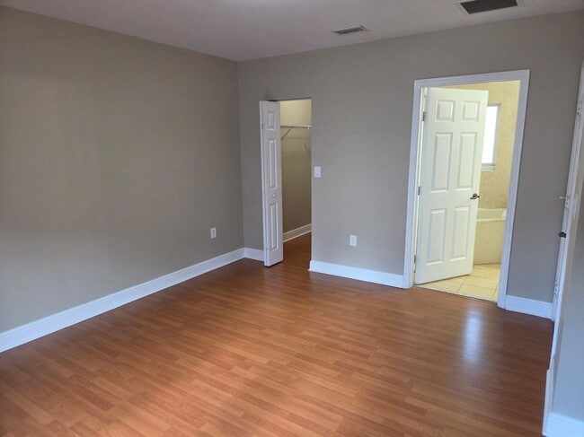 Foto del edificio - 5984 SW 8th St