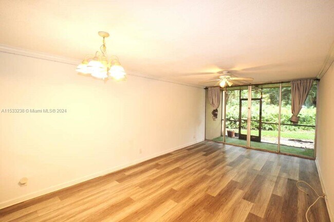 Foto del edificio - 9440 Live Oak Pl