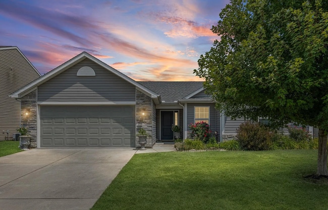 Building Photo - 2175 Cushing Dr