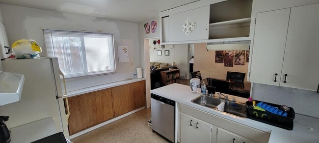 Building Photo - 2047 McBride Crescent