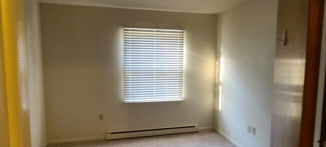 Building Photo - 1329 Grampian Blvd