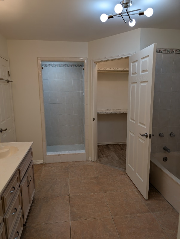 Building Photo - 2305 E 27th St