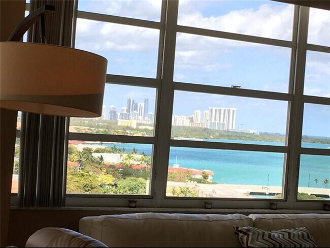 Foto del edificio - 11930 N Bayshore Dr