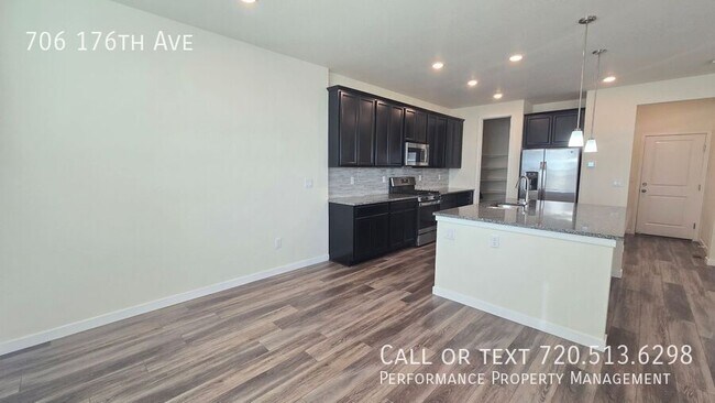 Foto del edificio - 706 176th Ave