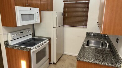 Building Photo - 932 Moffett St