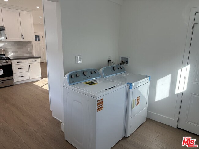 Foto del edificio - 1862 W 25th St