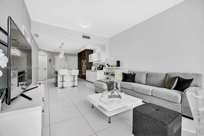 Building Photo - 851 NE 1st Ave