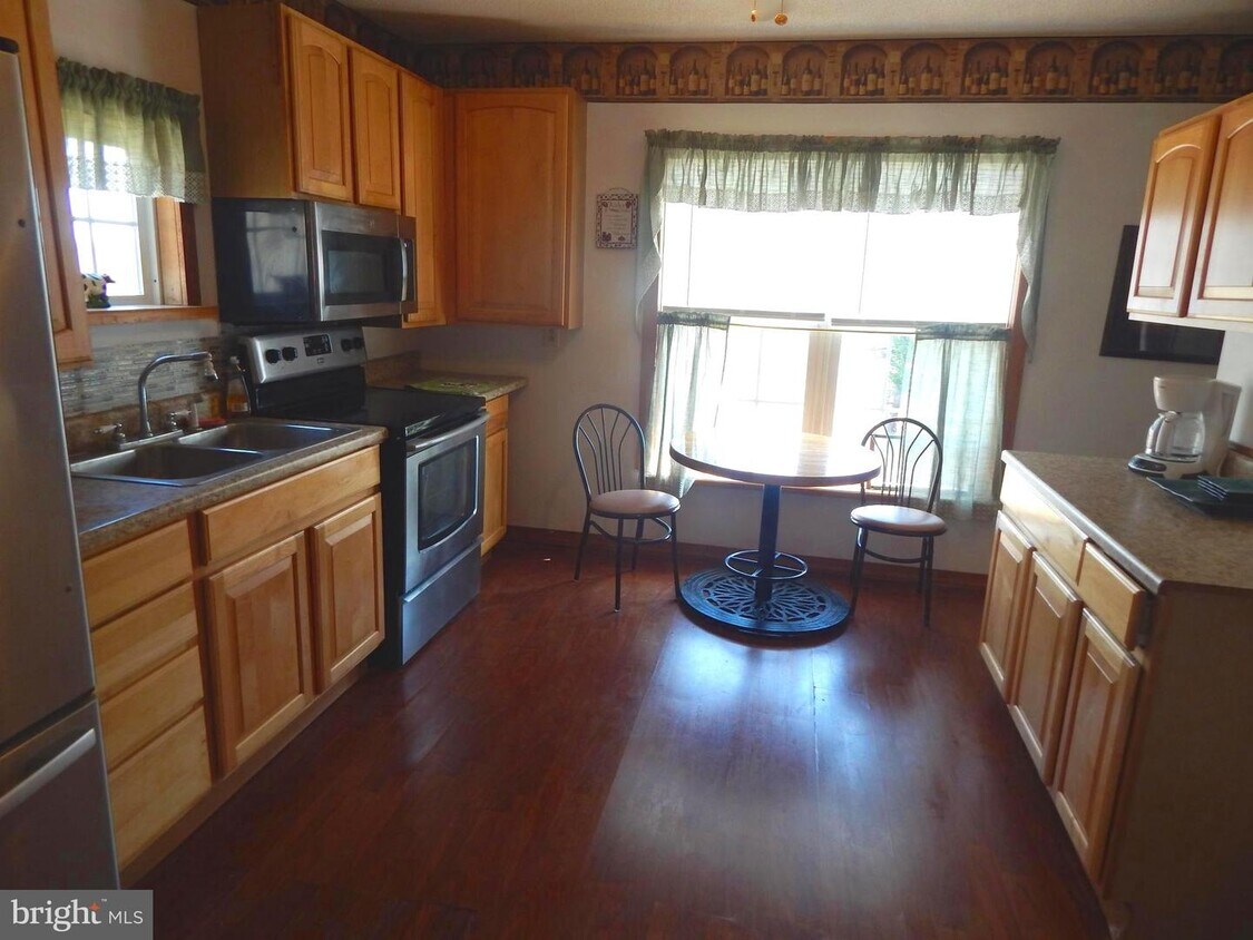 2553 Warm Springs Rd, Shenandoah Junction, WV 25442 House Rental in
