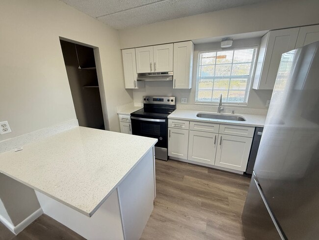 Building Photo - 1 Bed/1 Bath, Ground Floor Condo in Palms ...