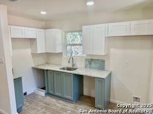 Building Photo - 709 Burr Oak Ln