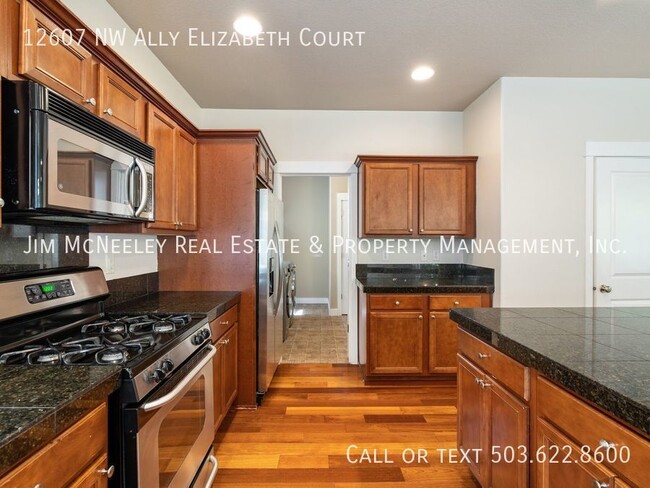 Building Photo - Bannister Heights Stunner - Excellent Spac...
