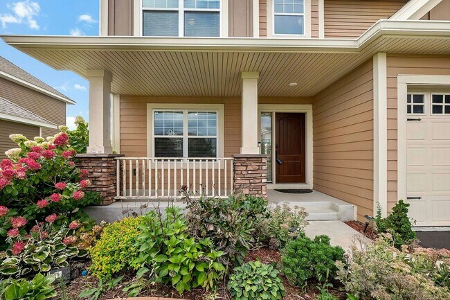 Foto del edificio - 5 Bedrooms of Modern Luxury Living in Lake Elmo!