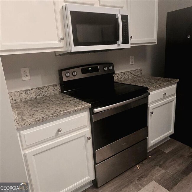 Building Photo - 20 Pine Canyon Dr SW