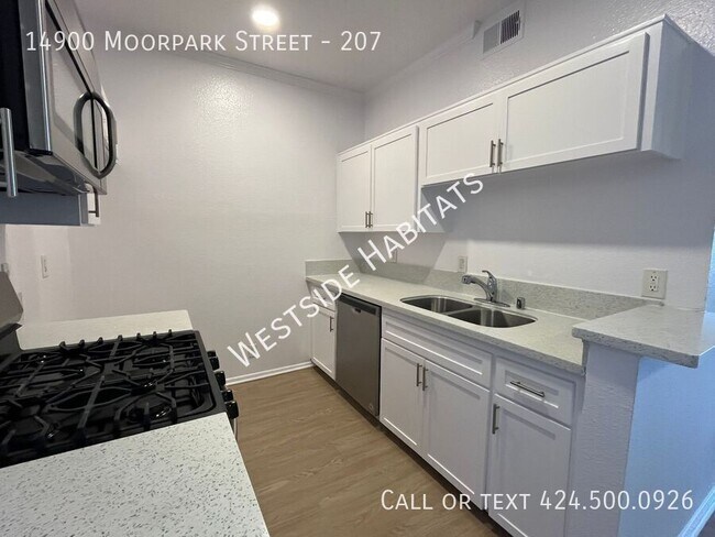Foto del edificio - 14900 Moorpark St