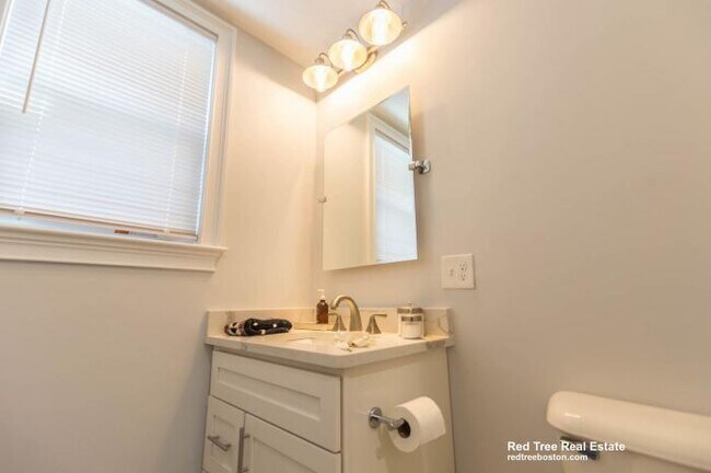 Building Photo - 3 bedroom in Boston MA 02130