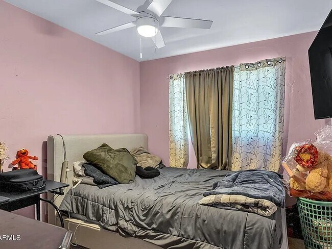 Foto del edificio - 2801 W Glenrosa Ave