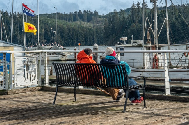 There are many benches for locals to enjoy along the Siuslaw river.