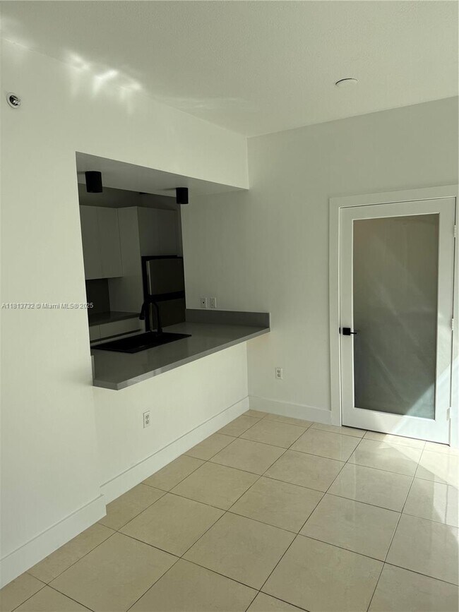 Foto del edificio - 455 NE 25th St