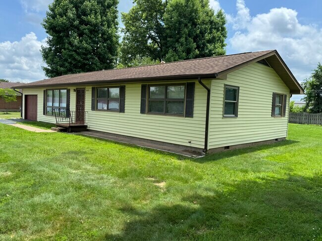 Foto del edificio - 102 Oaklawn Cir