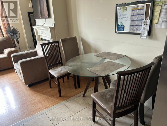 Building Photo - 18 Troyer Ave