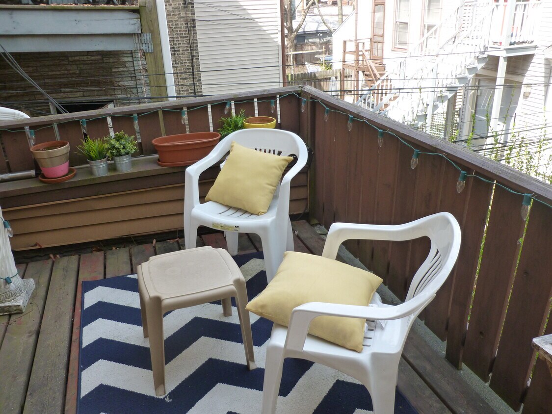 Private Balcony Area - 1500 W Henderson St