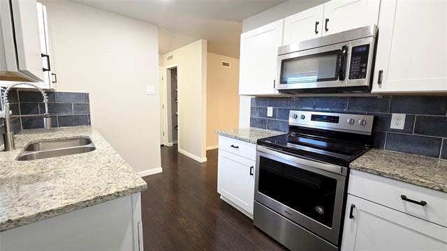 Building Photo - 2813 Ripplewood Dr