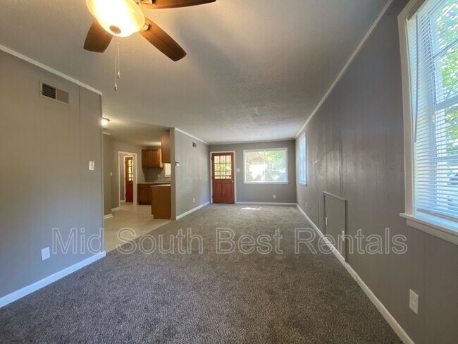 Building Photo - 4230 Falcon Dr
