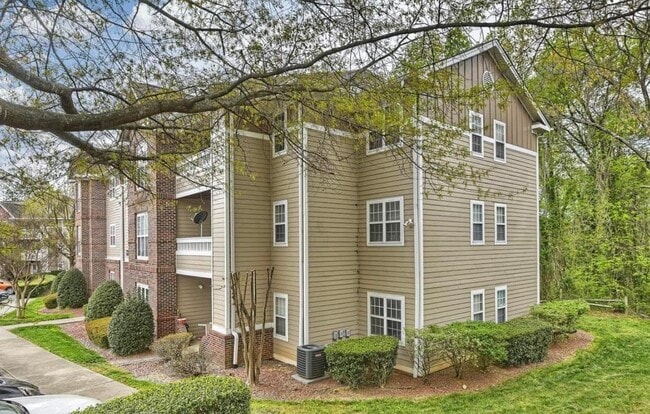 Building Photo - 9811 Campus Walk Ln