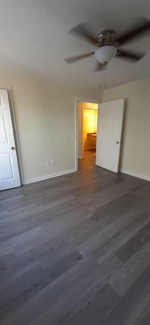 Foto del edificio - 832 W 38th St