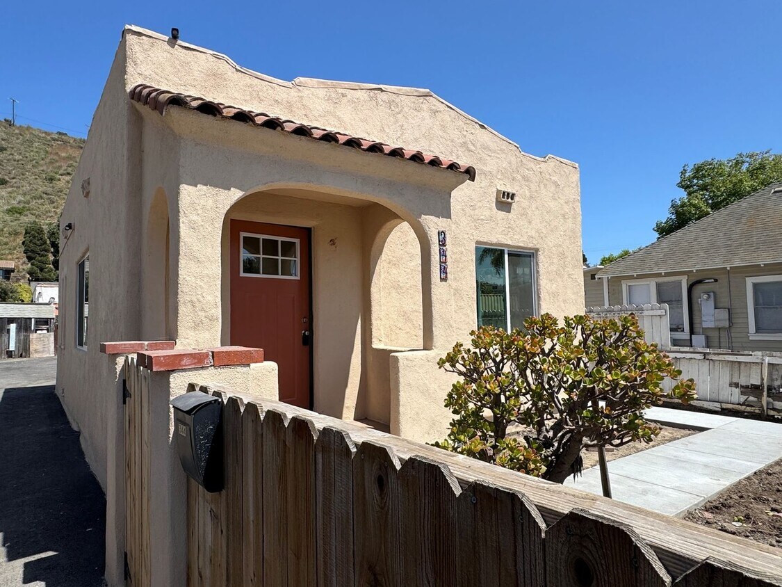 Foto principal - 344-350 N. Ventura Ave.