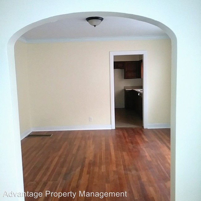 Foto del edificio - 3 br, 1 bath House - 105 S. Parkway E.