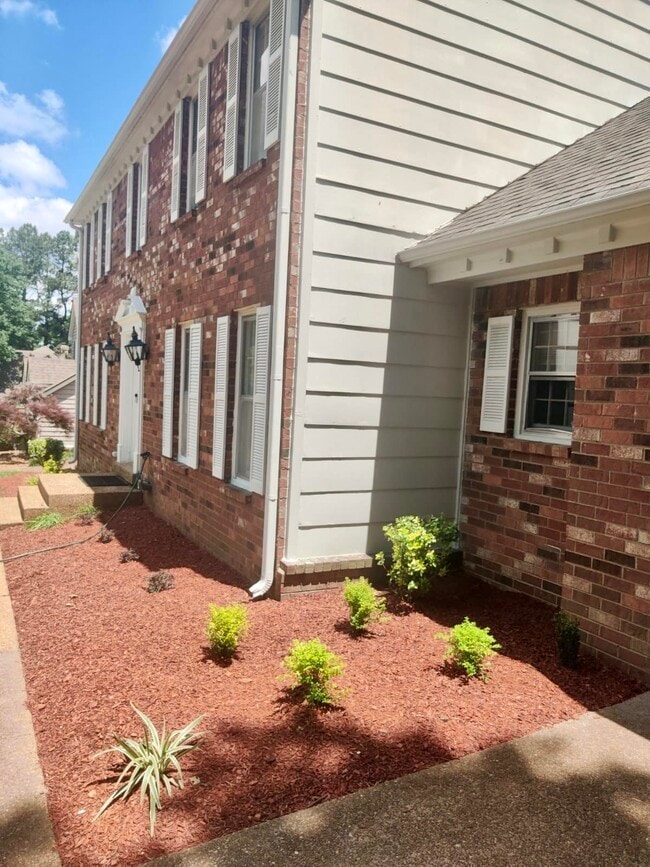 Building Photo - 2020 Allenby Rd