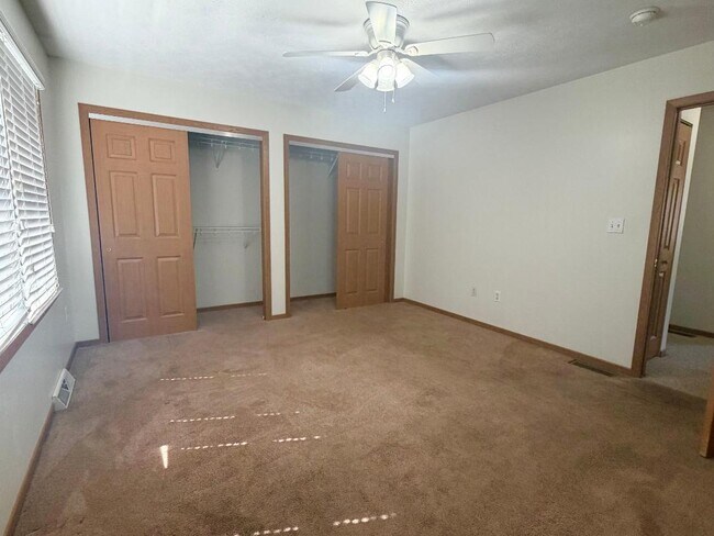 Building Photo - 873 Quadrilla St