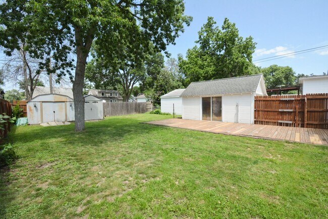 Foto del edificio - Charming 2-Bedroom Home For Rent Near East...
