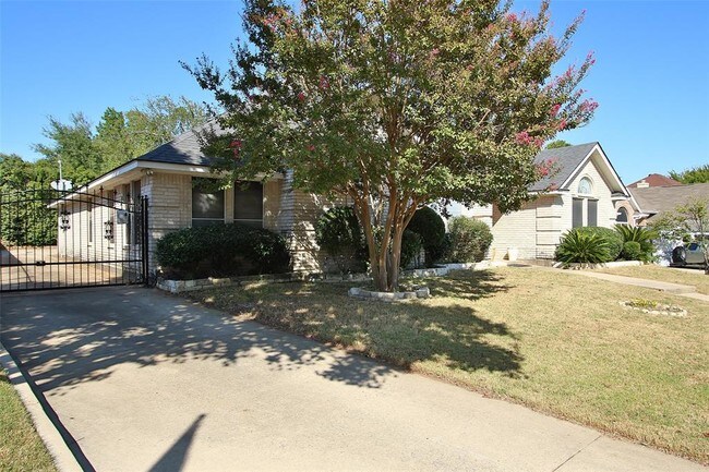 Foto del edificio - 7809 Hightower Dr