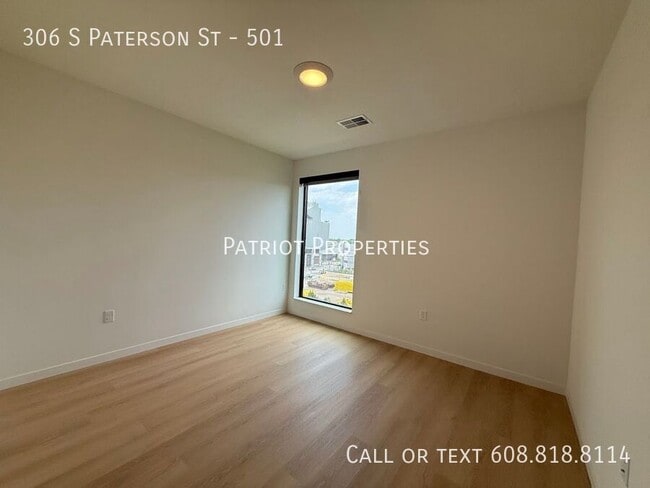 Foto del edificio - 306 S Paterson St