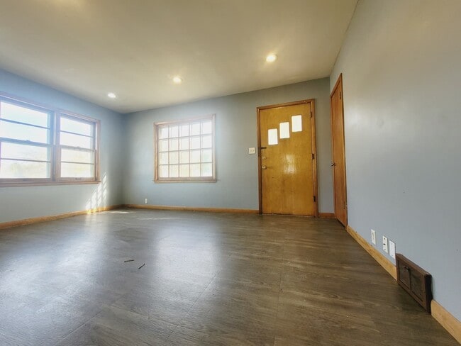 Foto del edificio - 1320 N Broadwell Ave