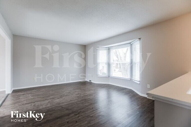 Building Photo - 513 NE Shiloh Cir