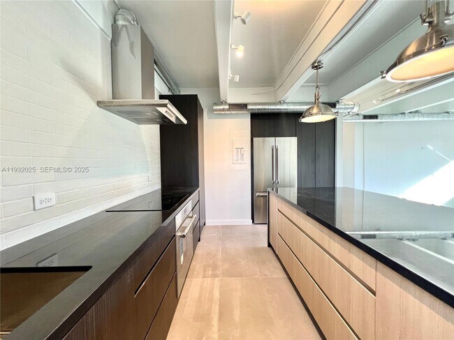 Foto del edificio - 6815 Edgewater Dr